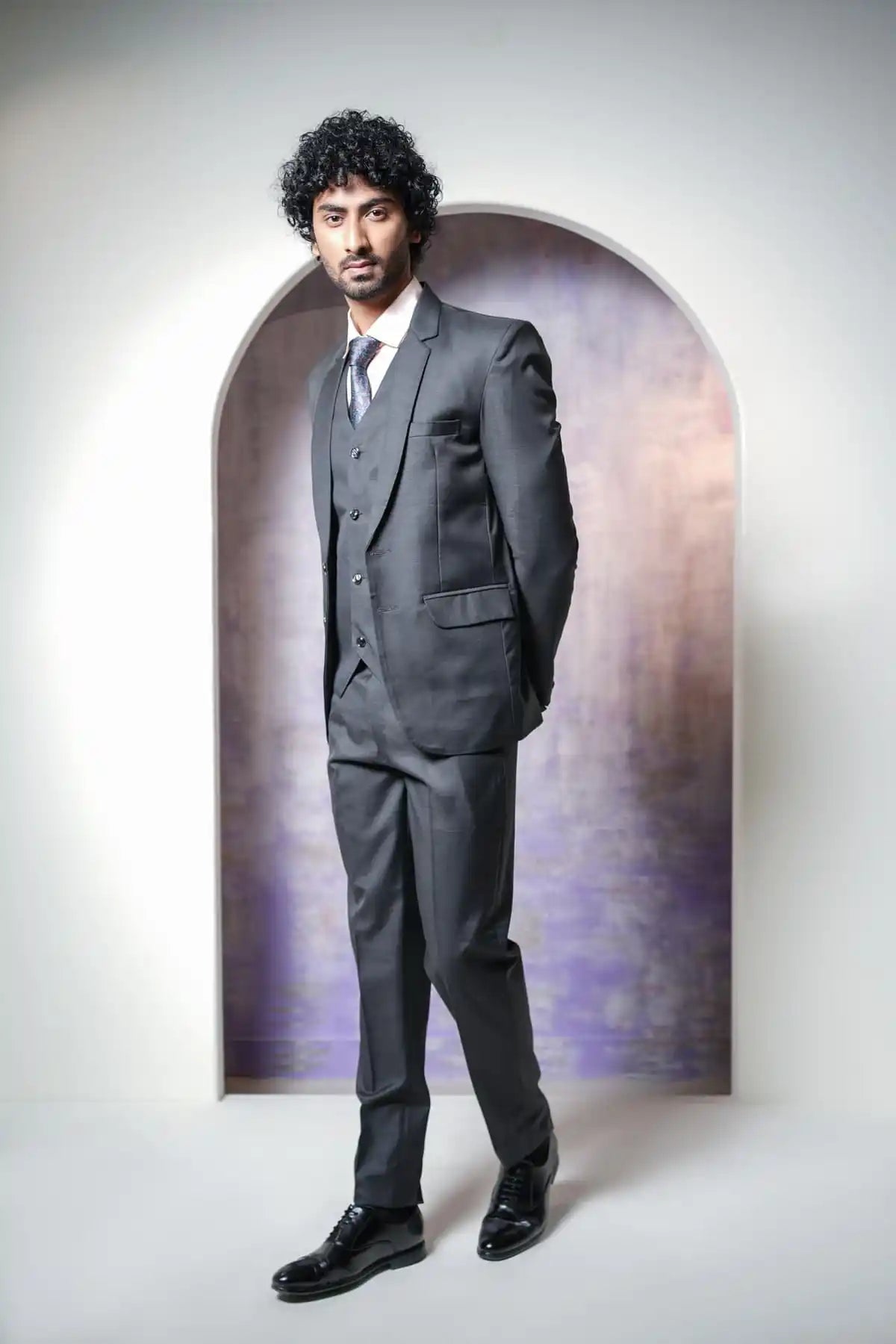 Modern Grey Three-Piece Suit, 3-PC Suit - Kavarsa