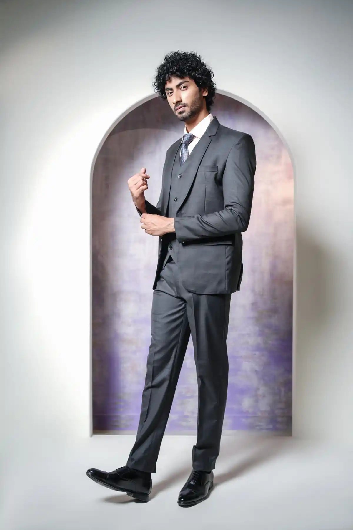 Modern Grey Three-Piece Suit, 3-PC Suit - Kavarsa